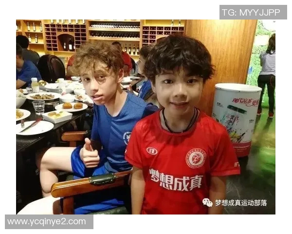 孩子们与足球明星亲密接触梦想成真瞬间记录欢乐与感动 孩子们与足球明星亲密接触梦想成真瞬间记录欢乐与感动